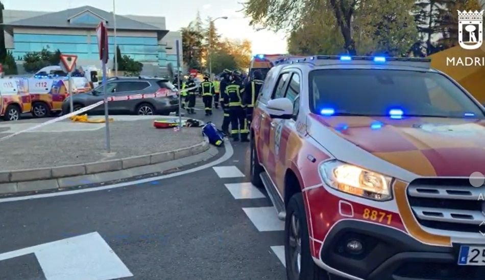 El error de una madre al poner marcha atrás provoca el atropello de tres niñas en Madrid