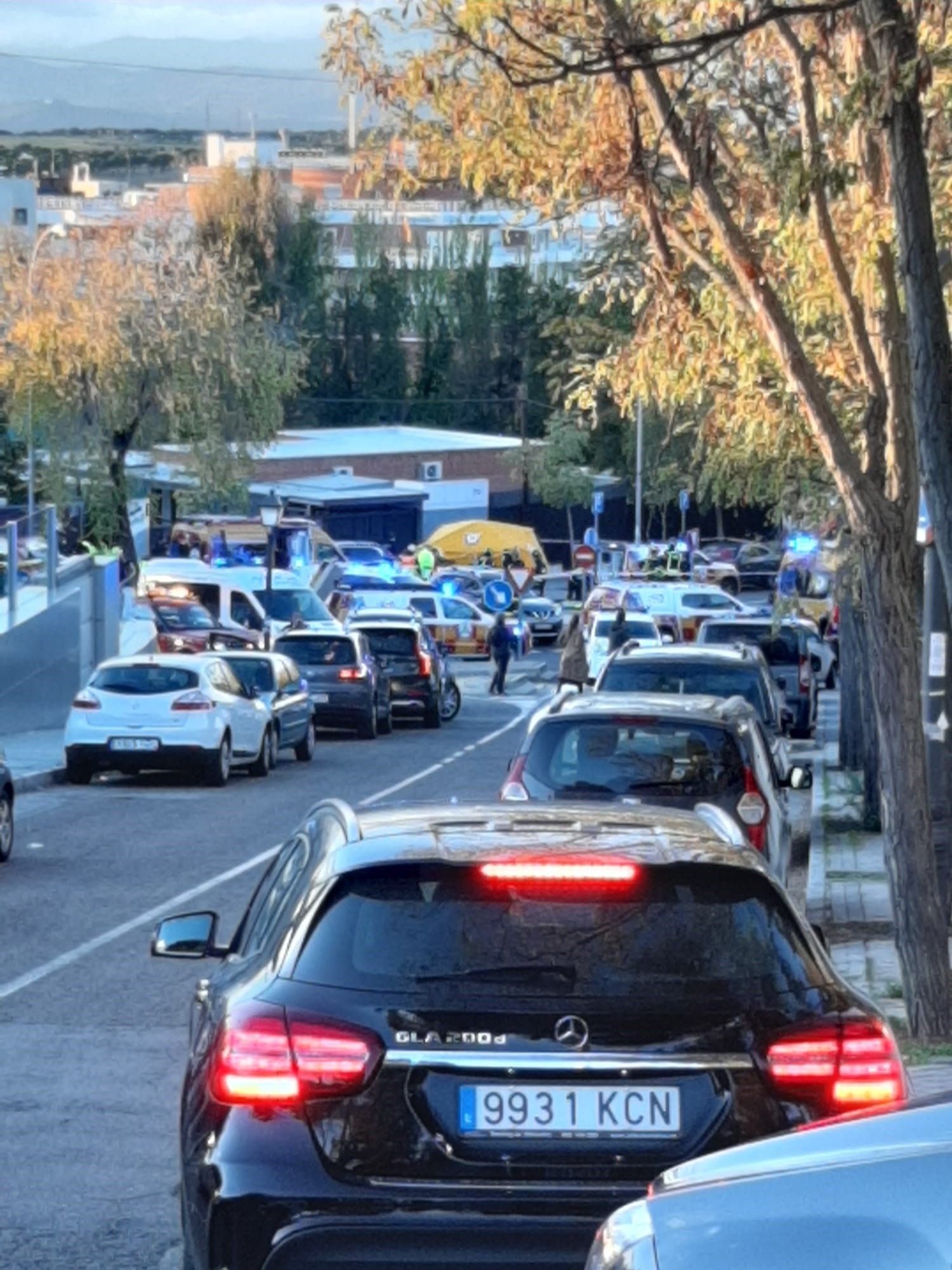 El error de una madre al poner la marcha atrás provoca el atropello de tres niñas en Madrid