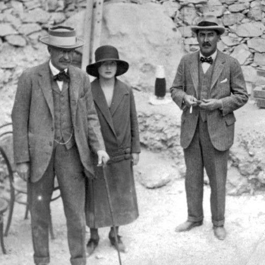 Howard Carter, Lord Carnarvon and Lady Evelyn Herbert. Foto: Wikipedia