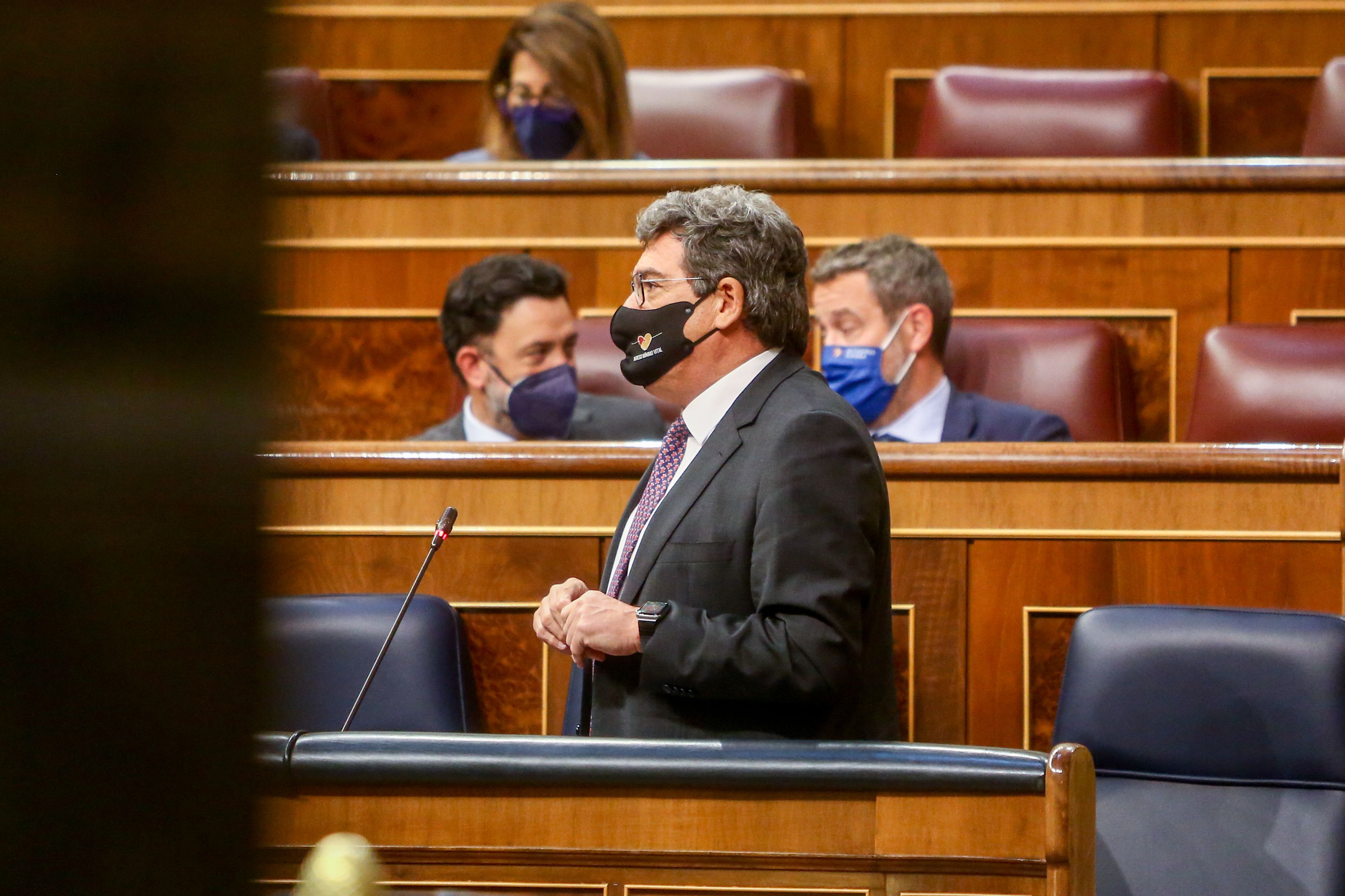 Escrivá rinde cuentas en el Congreso tras su propuesta para rellenar la hucha de las pensiones