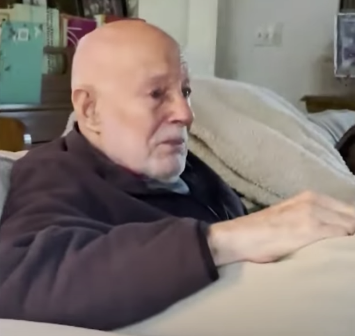 La emocionante reacción de un hombre de 92 años al volver ver el vídeo de su boda 65 años después