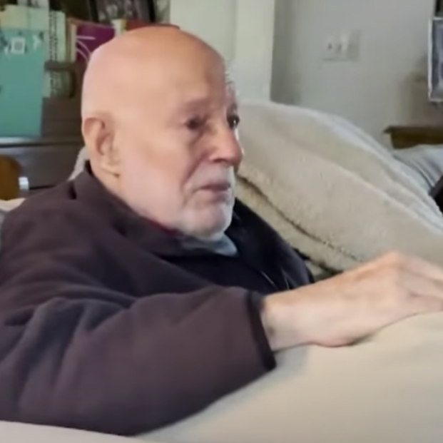 La emocionante reacción de un hombre de 92 años al volver ver el vídeo de su boda 65 años después