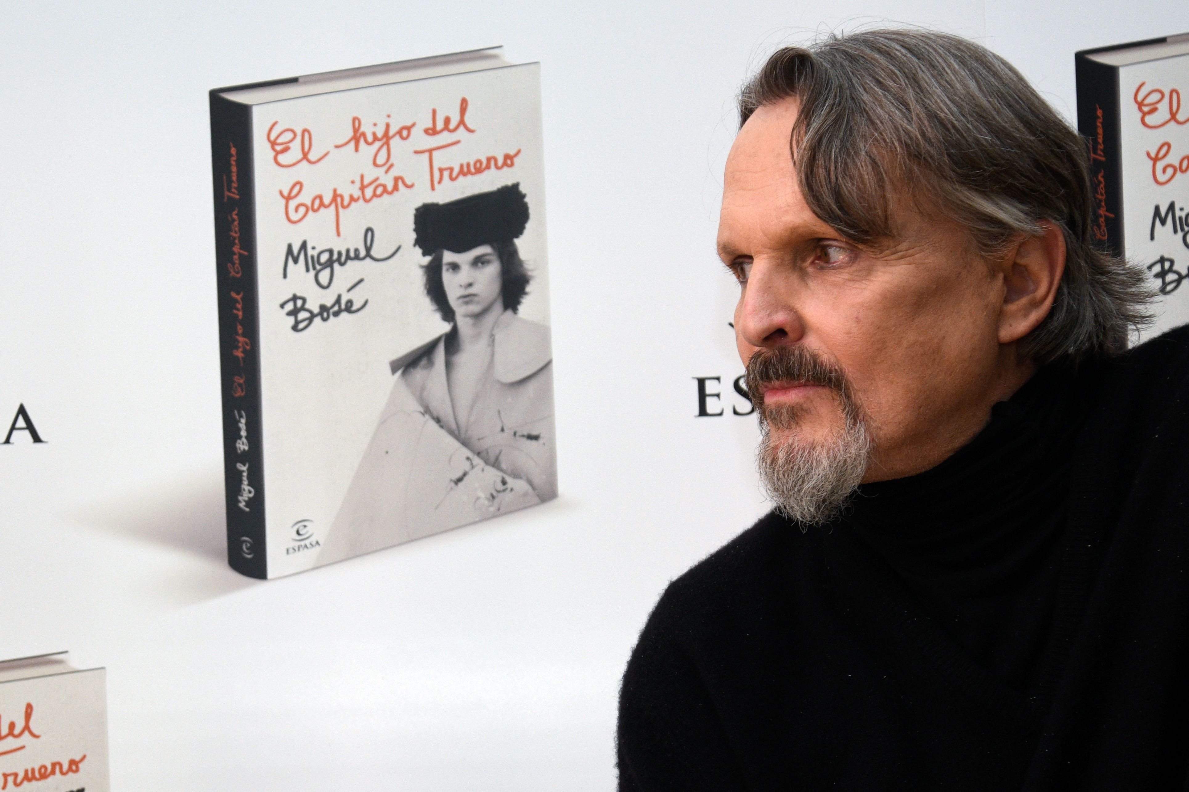 Miguel Bosé escribe sus memorias: del temor a su padre a su 'envidia' de Julio Iglesias