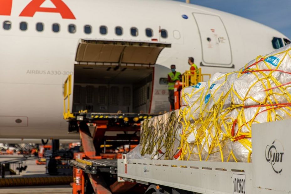 EuropaPress 4069711 avion a330 iberia carga material humanitario unicef destino haiti