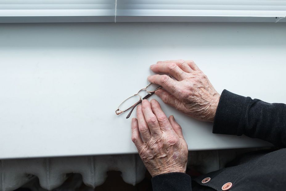 Soria lucha contra la soledad no deseada de los mayores con su proyecto piloto 'Canguros'. Foto: Bigstock