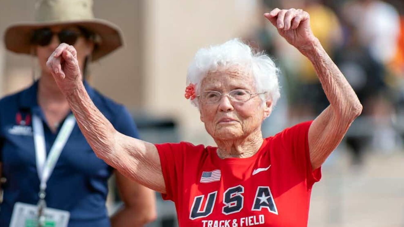A sus 105 años Julia 'Huracán' Hawkins bate el récord mundial de 100 metros lisos de su categoría