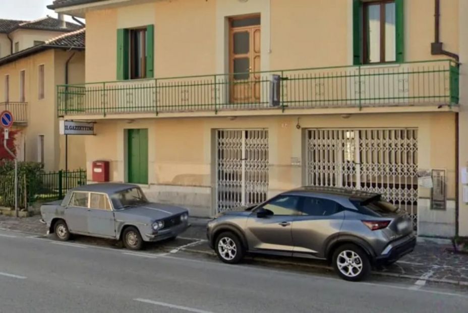 Declaran monumento un coche aparcado durante casi 50 años en el mismo lugar