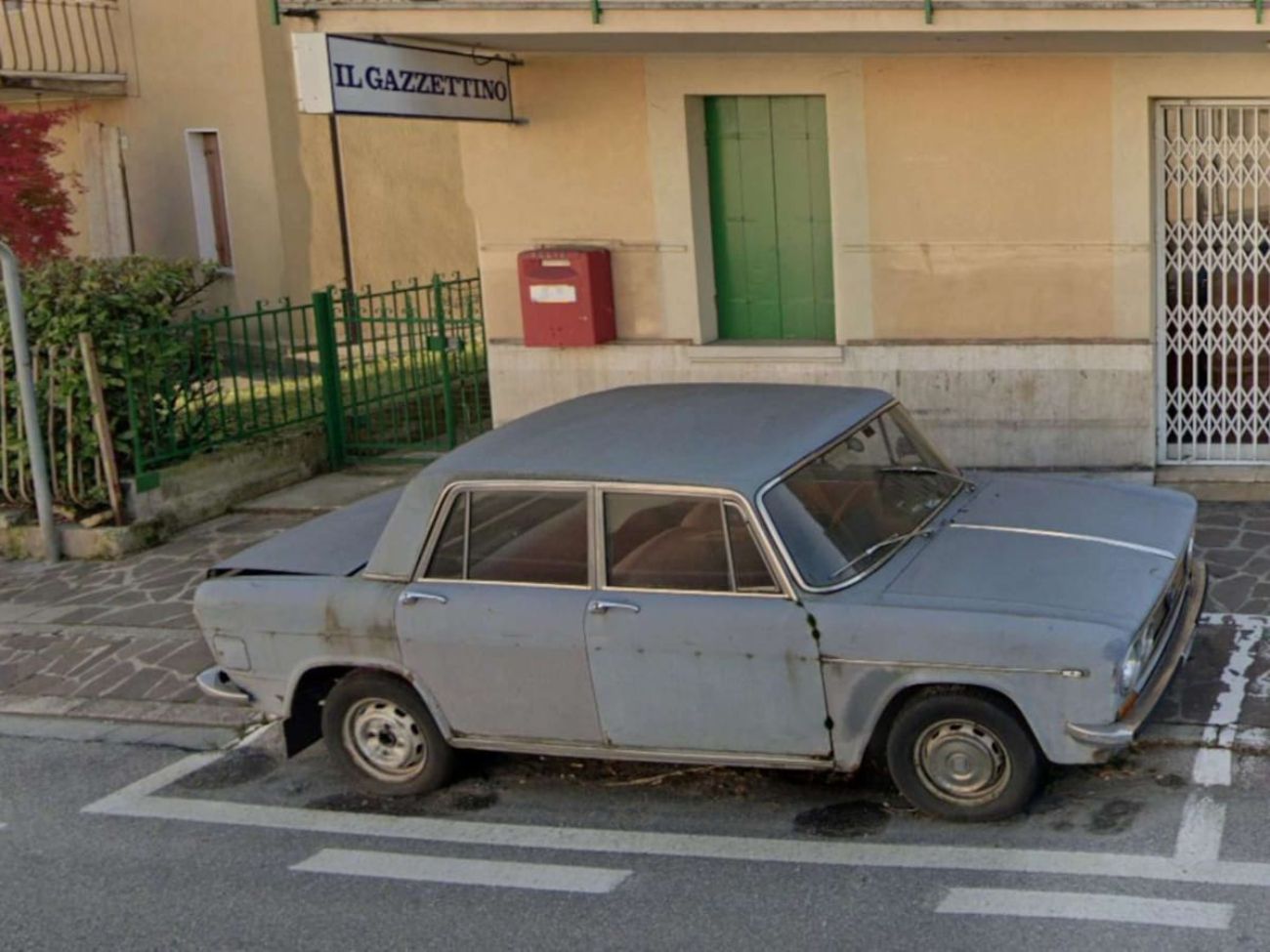Declaran monumento un coche aparcado durante casi 50 años en el mismo lugar