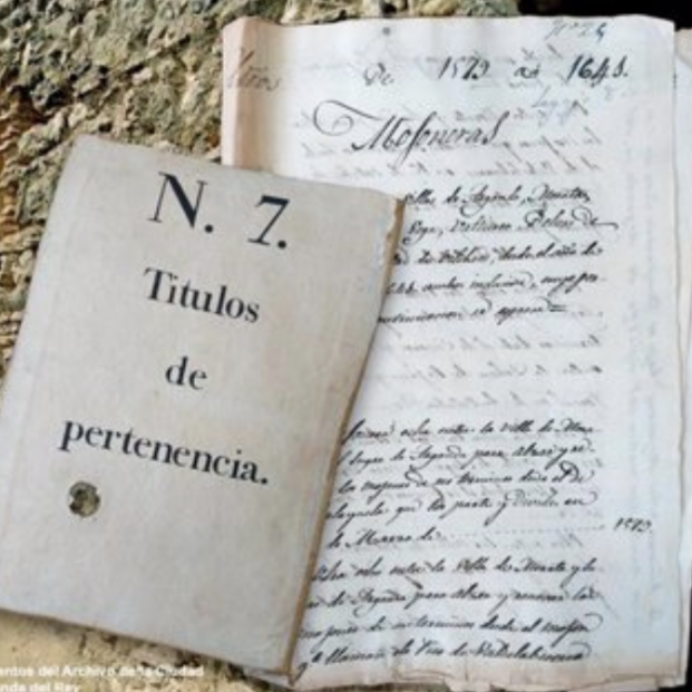 La Guardia Civil recupera un libro manuscrito robado hace más de medio siglo. Foto: AYUNTAMIENTO DE ARGANDA DEL REY