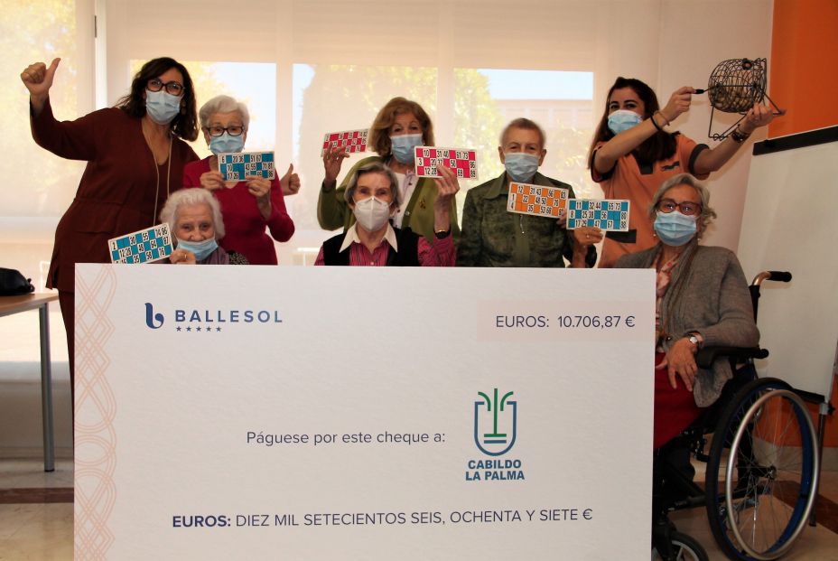 Un bingo solidario en residencias de toda España recauda más de 10.000 euros para La Palma