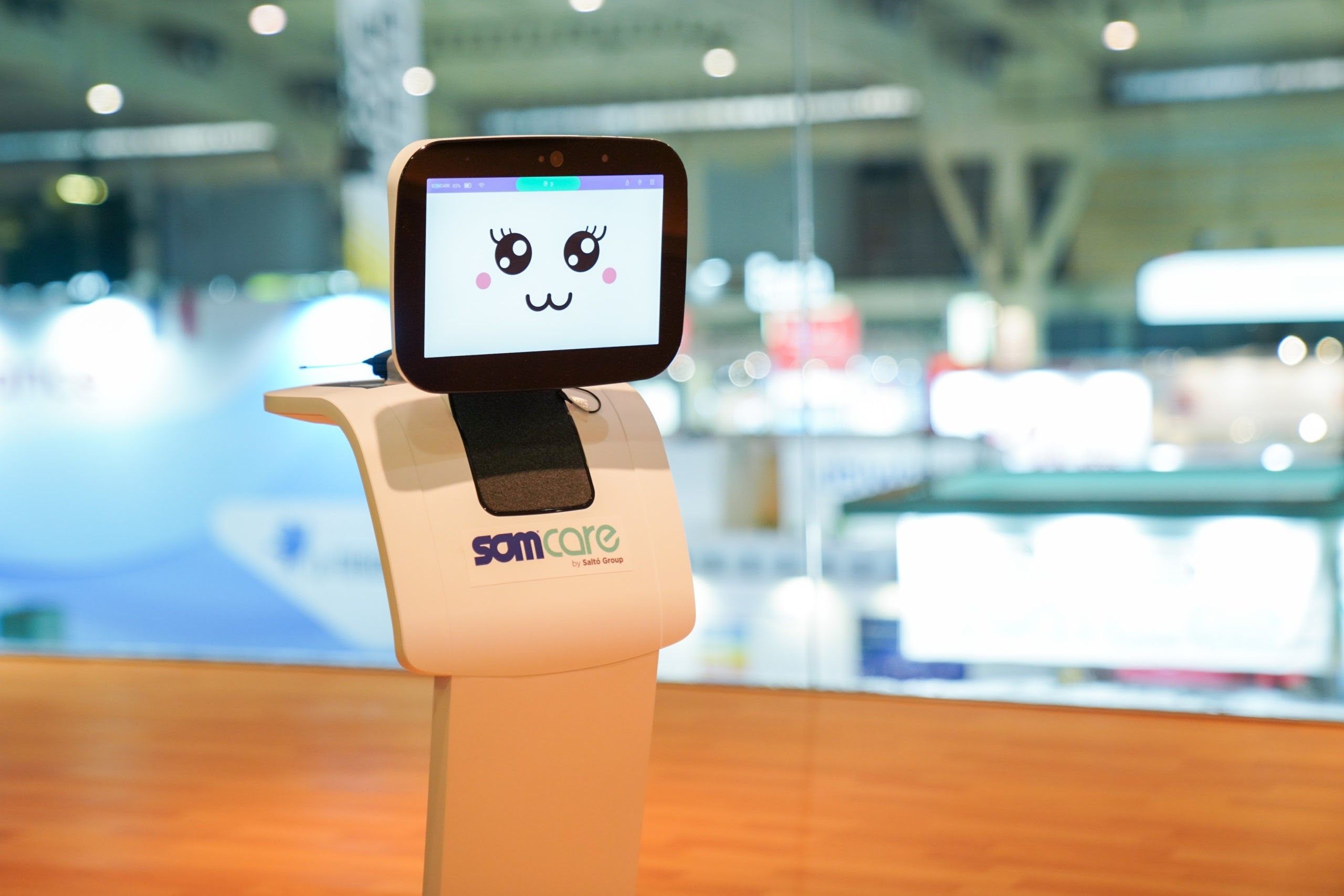 Barcelona mejora su robot ARI que cuida a personas mayores que viven solas. Foto: Europa Press