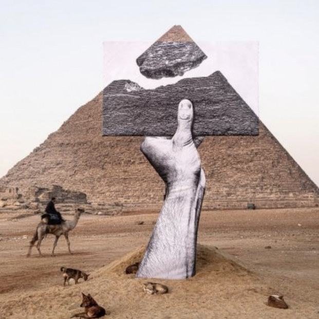 El arte contemporáneo y las pirámides de Guiza se dan la mano en una espectacular exposición. Foto: Facebook @ArtDEgypte.