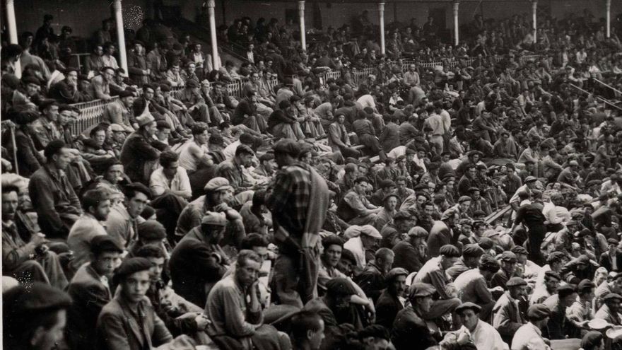 Plaza de toros de Santander. Foto Biblioteca Nacional