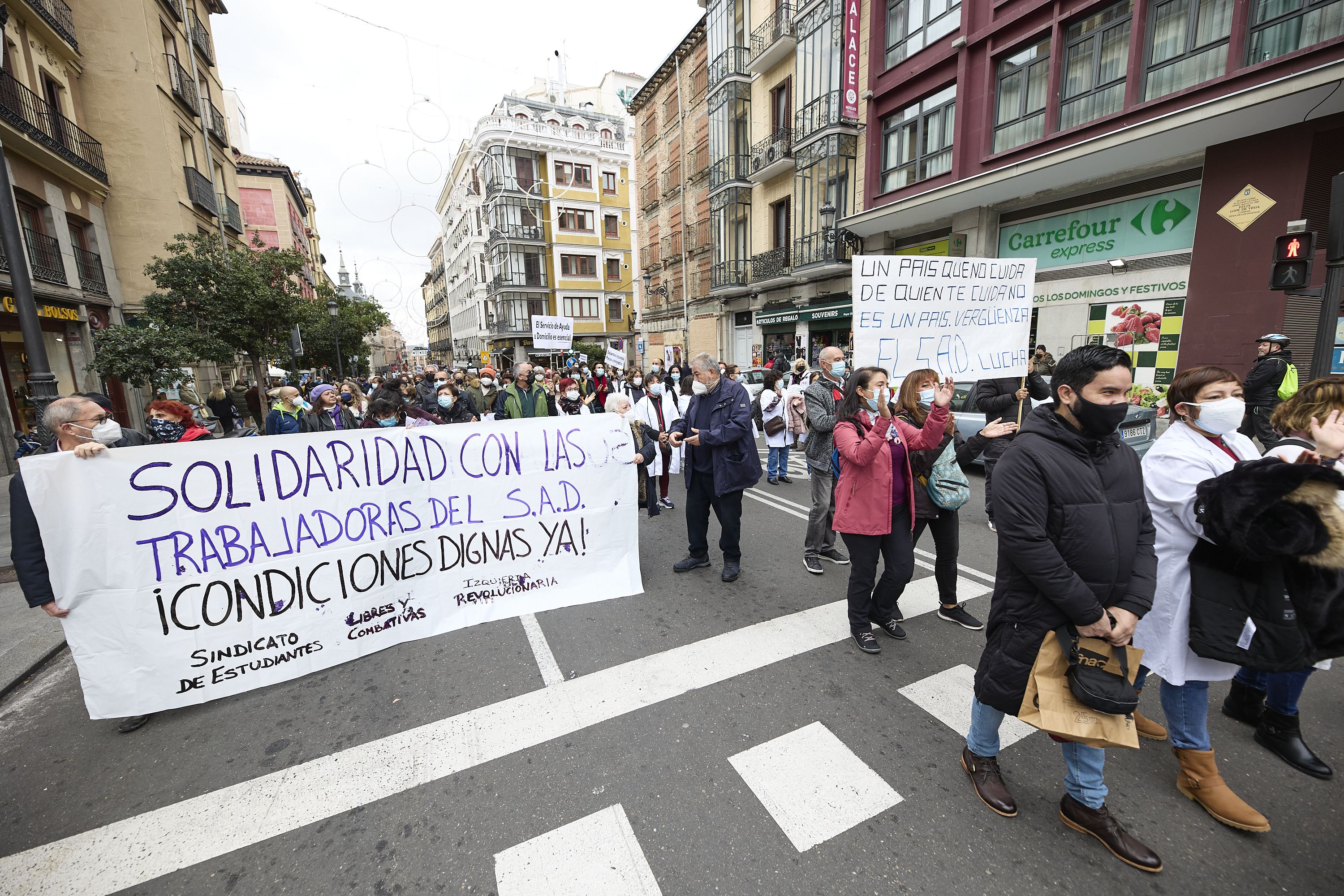 Las trabajadoras de la Ayuda a Domicilio salen a las calles: "Somos invisibles y precarias"