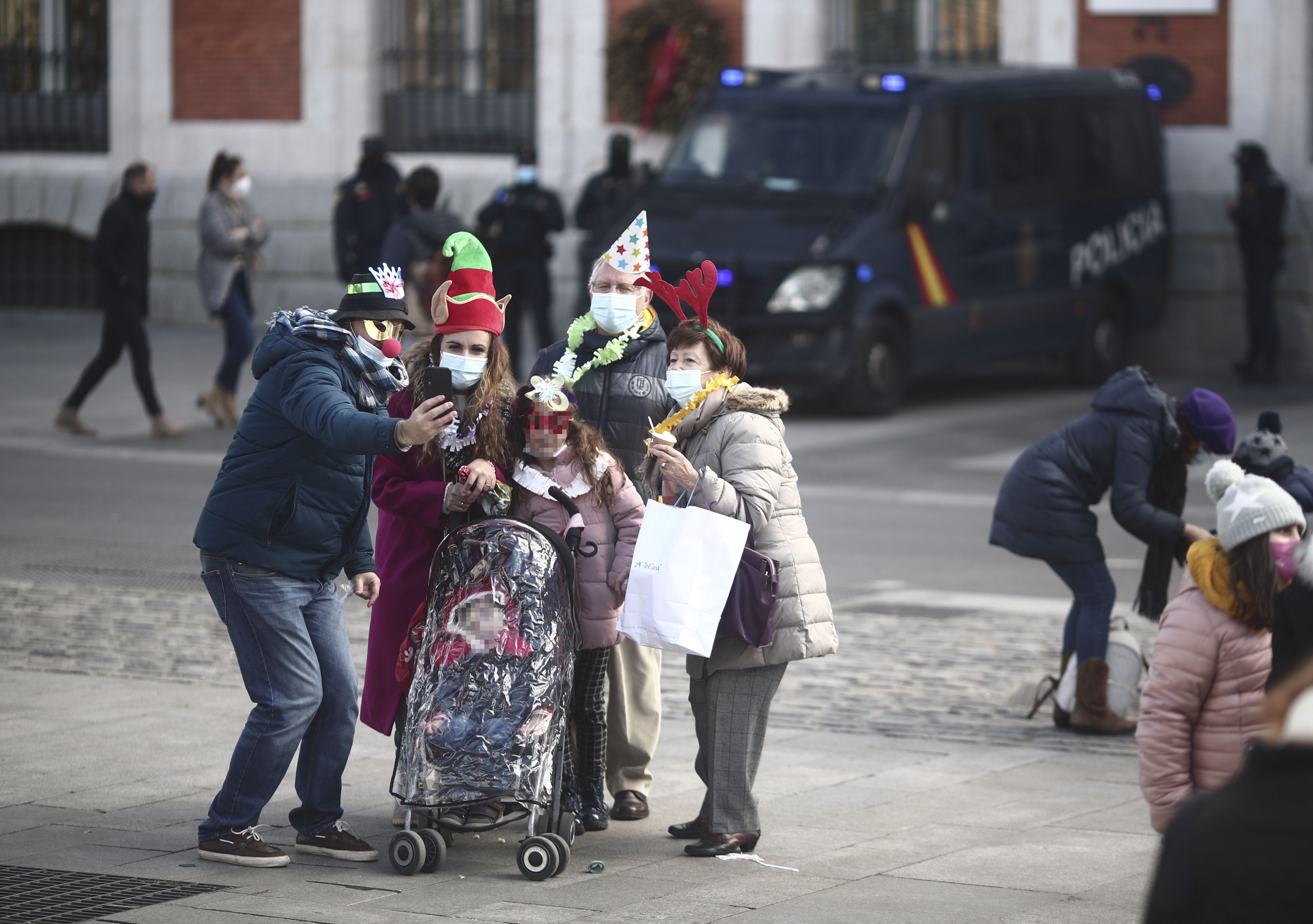 Un epidemiólogo pide a los vacunados hace más de 6 meses que eviten las reuniones de Navidad