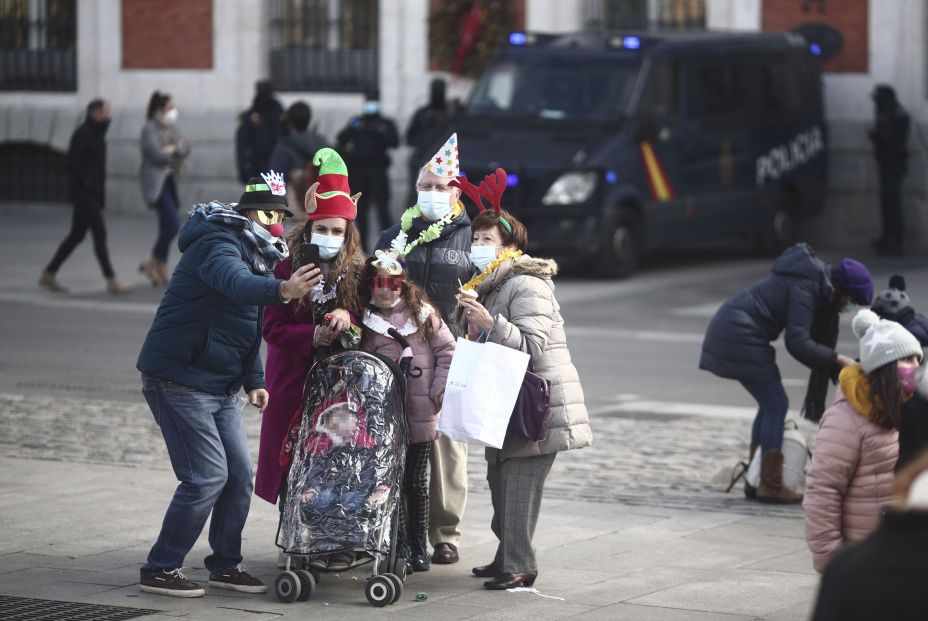 Un epidemiólogo pide a los vacunados hace más de 6 meses que eviten las reuniones de Navidad