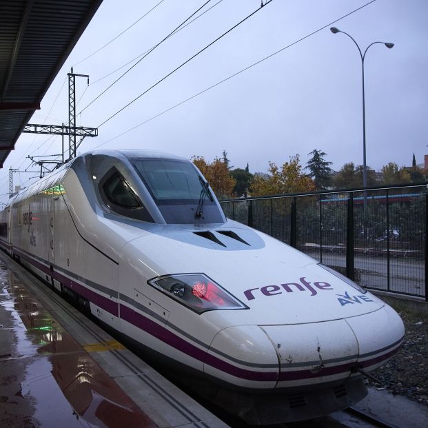 Renfe pone a la venta 250.000 billetes para el AVE Madrid-Galicia a un precio de 15 euros. Foto: Europa Press 