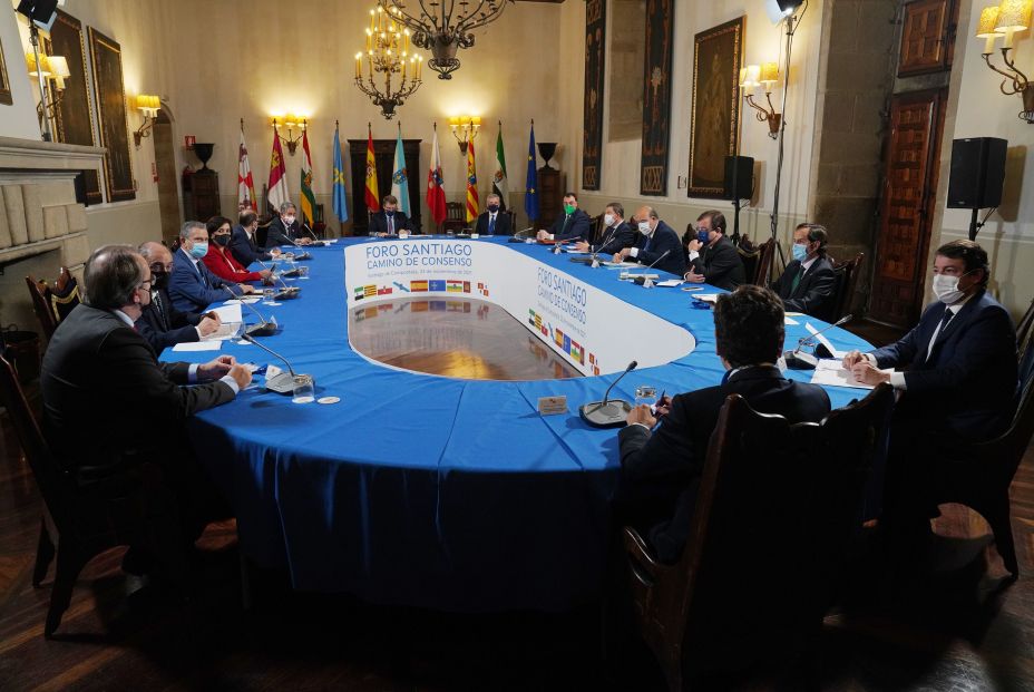 EuropaPress 4098408 reunion presidentes autonomicos cumbre santiago compostela hostal dos reis