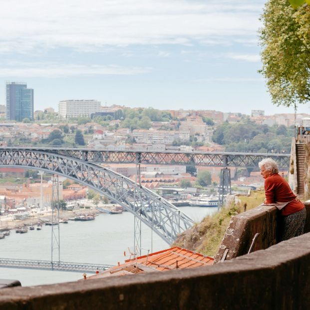 Es posible combatir la soledad a través del urbanismo: "Queremos vivir con calidad de vida". Foto: Bigstock