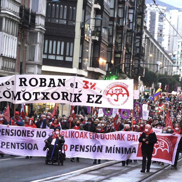 Pensionistas vascos se manifiestan para mostrar su rechazo a la reforma de las pensiones