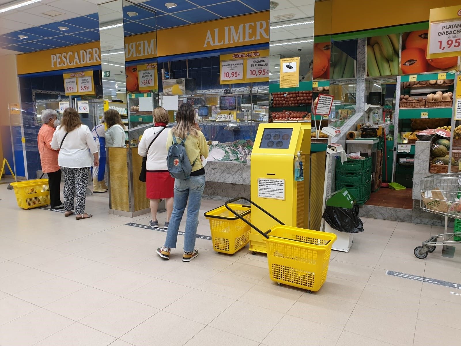 Precios por las nubes: el IPC sube dos décimas en noviembre, hasta el 5,6%, por alimentos y gasolina