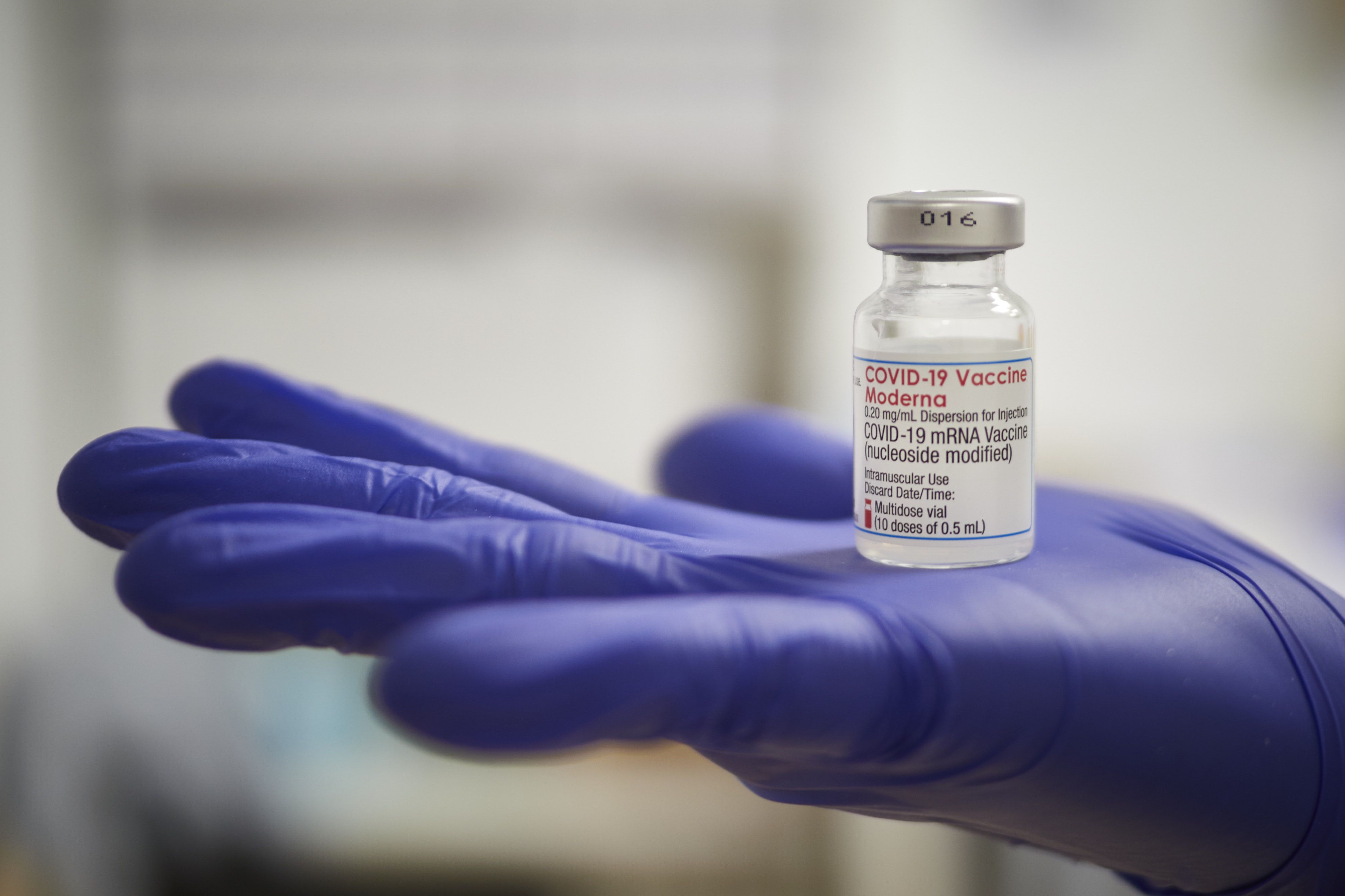 Moderna advierte que la vacuna del Covid puede no ser tan eficaz contra ómicron