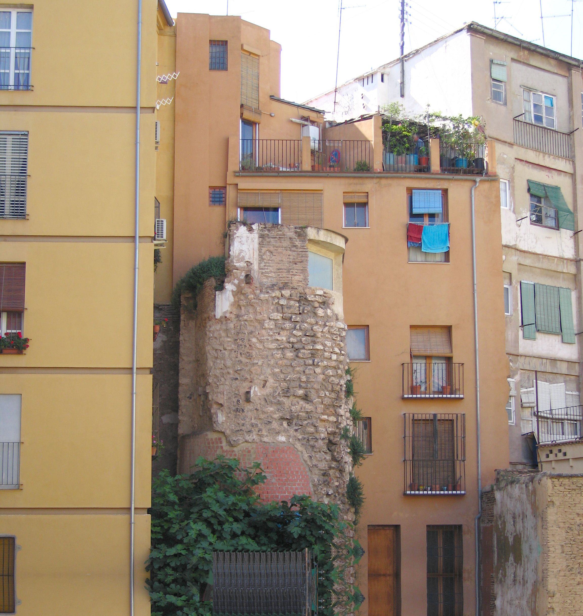 Dos vecinos de Valencia deben hacer frente a la rehabilitación de parte de una muralla del siglo XI. Foto: Europa Press Dos vecinos de Valencia deben hacer frente a la rehabilitación de parte de una muralla del siglo XI. Foto: Europa Press
