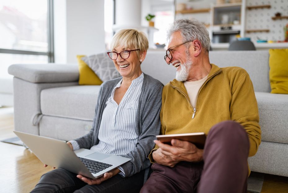 La tecnología ya no es solo cosa de jóvenes: aumenta el uso de Internet en los mayores de 65 años. Foto: Bigstock