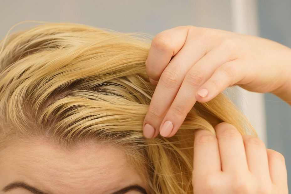 Cómo tratar y dejar de tener el cabello graso