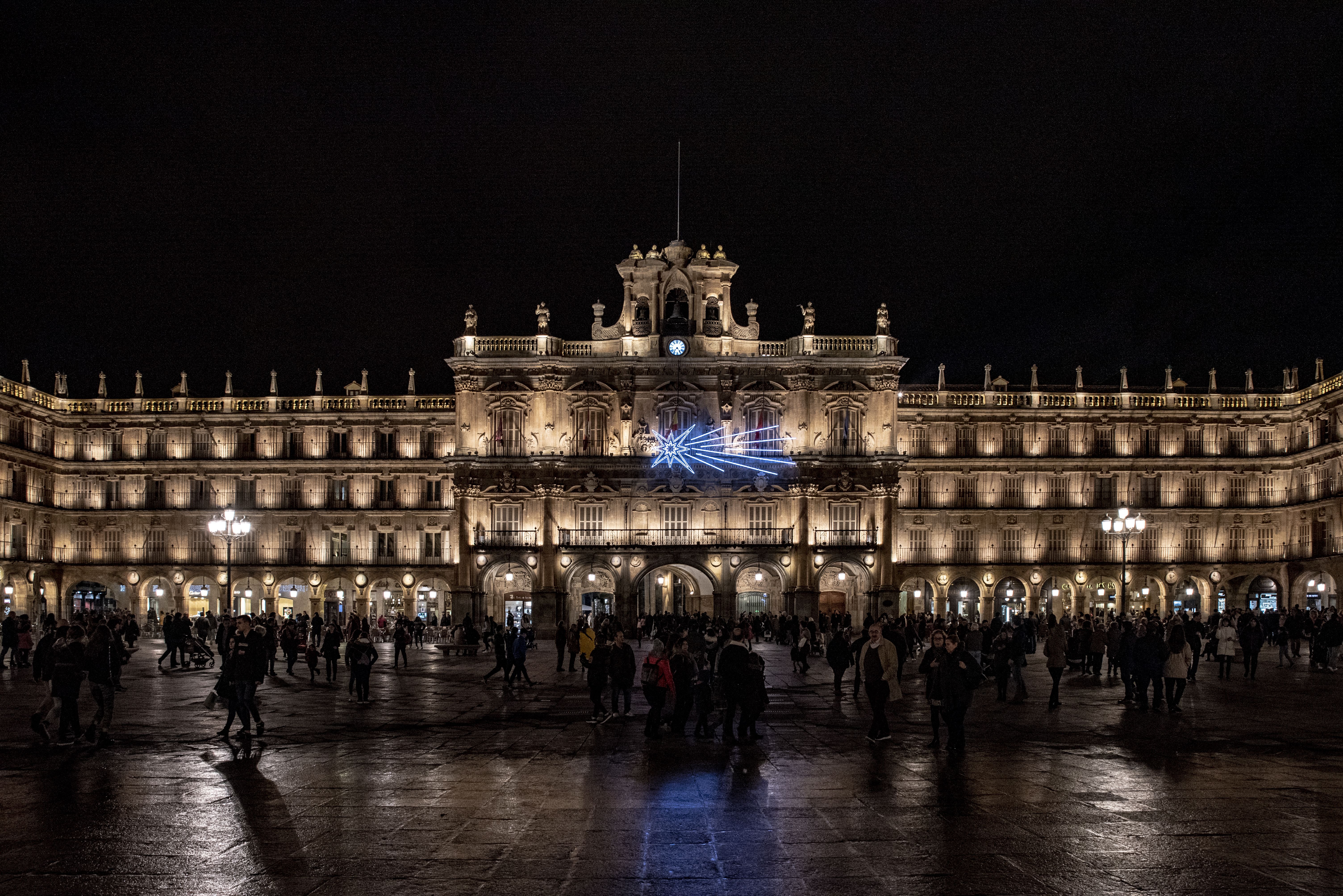 Taxis solidarios para que los mayores de Salamanca disfruten del alumbrado navideño