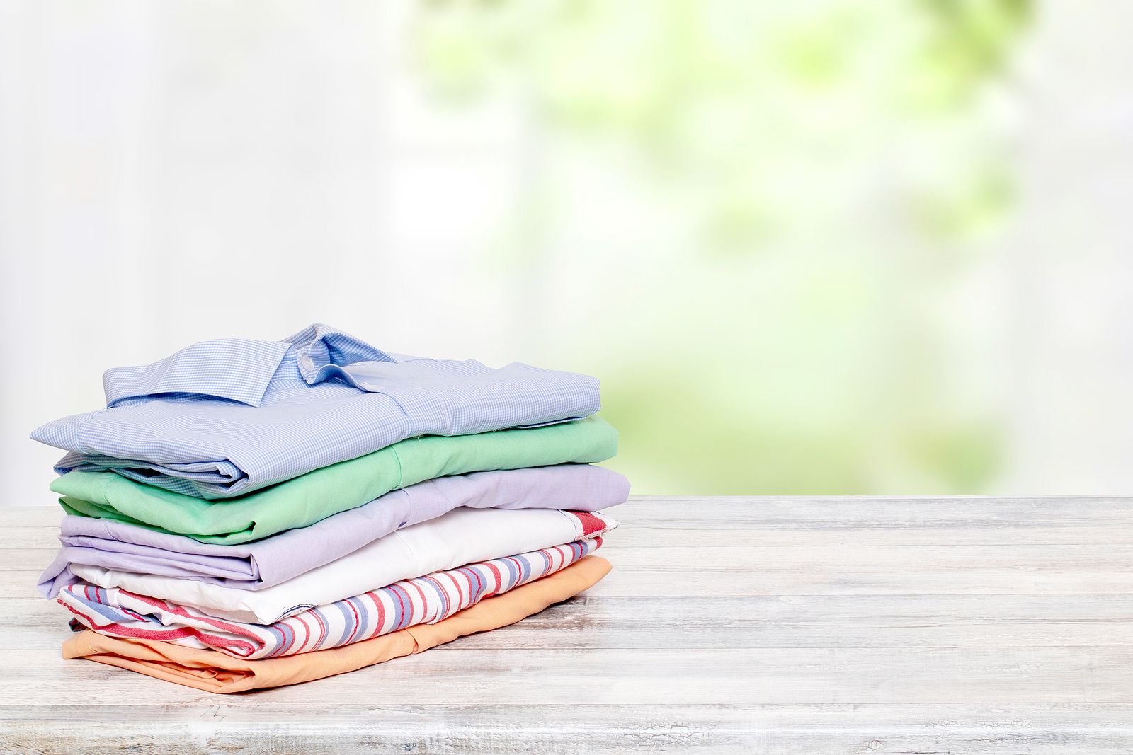 Cómo doblar camisas con solo 5 sencillos pasos Foto: bigstock Cómo doblar camisas con solo 5 sencillos pasos Foto: bigstock