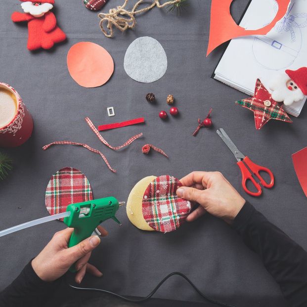 Trucos de decoración navideña para entretener a todos... ¡y muy económicos! Foto: bigstock Trucos de decoración navideña para entretener a todos... ¡y muy económicos! Foto: bigstock