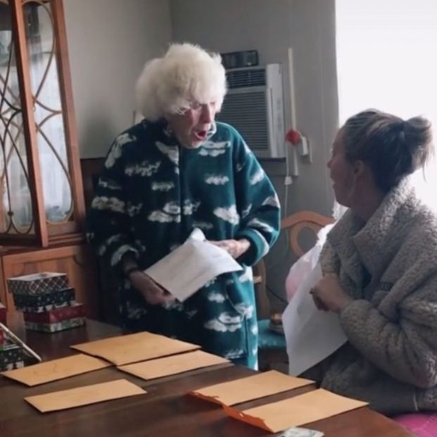Una abuela se lleva su mayor sorpresa a los 96 años: "¡No puedo creerlo!"