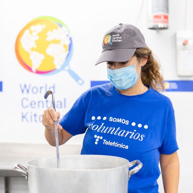 Voluntarios Telefónica organizan un gran cocinatón solidario con la ONG del chef José Andrés