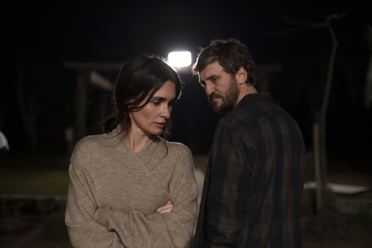 Paz Vega y Raúl Arévalo protagonizan 'El lodo', un drama ambiental y de salud mental (Imagen promocional)