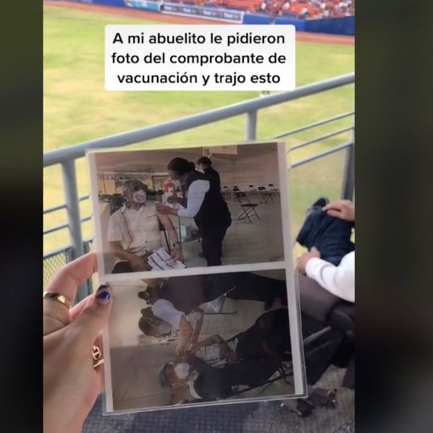 VÍDEO: El ingenio de un abuelo para poder entrar a un estadio sin el pasaporte Covid VÍDEO: El ingenio de un abuelo para poder entrar a un estadio sin el pasaporte Covid