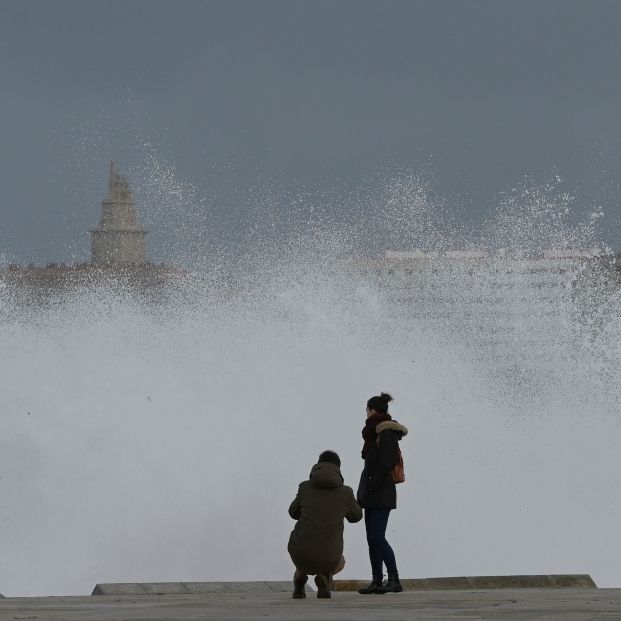 Protección Civil mantiene la alerta por inundaciones en el norte y por fuertes vientos y oleaje . Foto: Europa Press