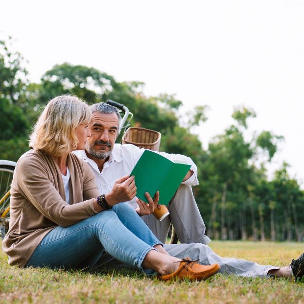 Estos son los 6 beneficios de la lectura en las personas mayores