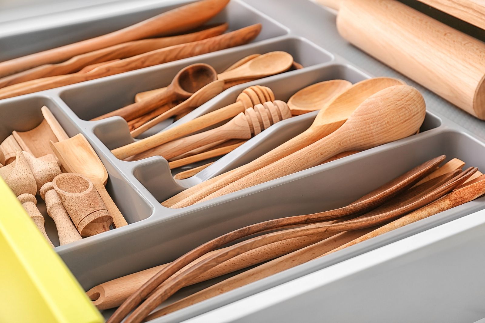 Cómo organizar un cajón de utensilios de cocina sin comprar un organizador