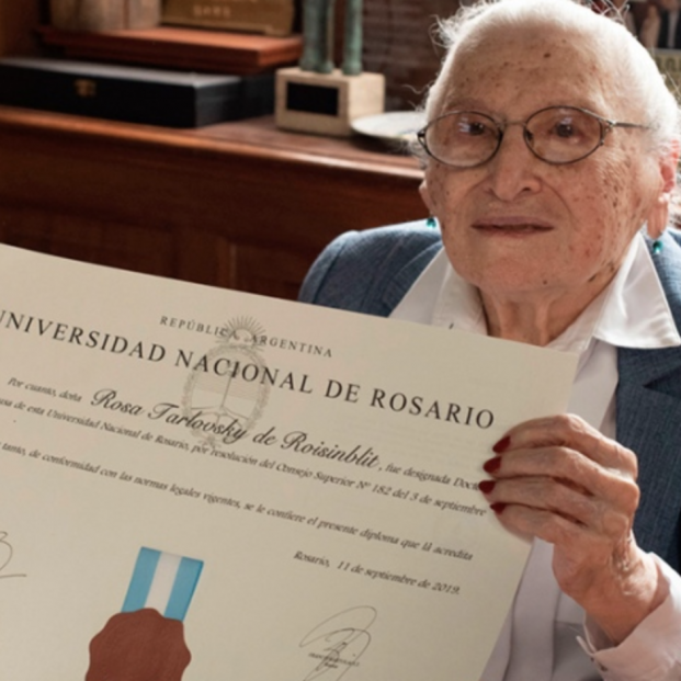 Rosa Tarlovsky, vicepresidenta de las Abuelas de la Plaza de Mayo, nombrada Doctora Honoris Causa. Foto: Twitter Rosa Tarlovsky, vicepresidenta de las Abuelas de la Plaza de Mayo, nombrada Doctora Honoris Causa. Foto: Twitter