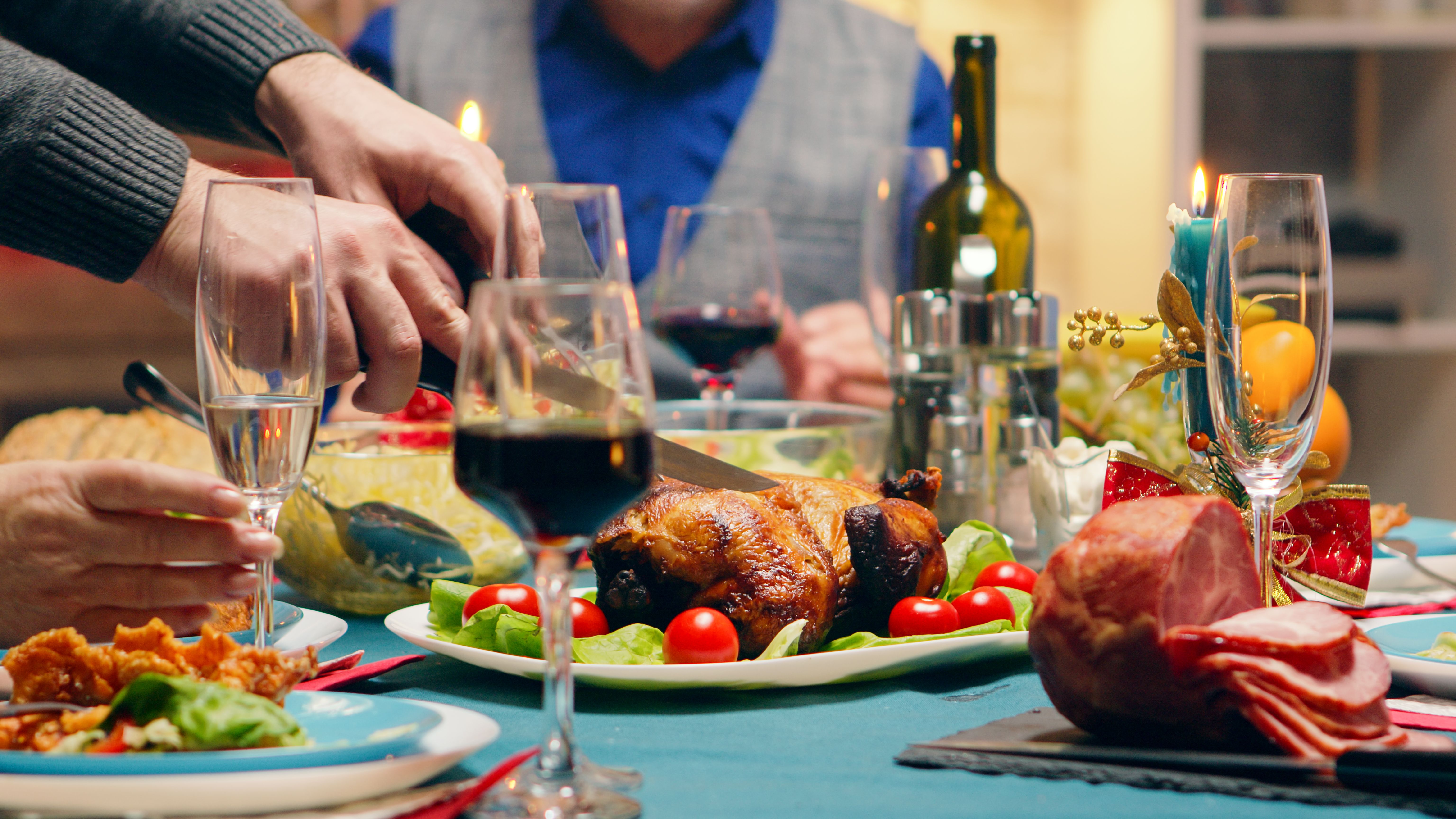 Los mayores de Vigo que viven solos tendrán una cena especial en Nochebuena. Foto: Bigstock