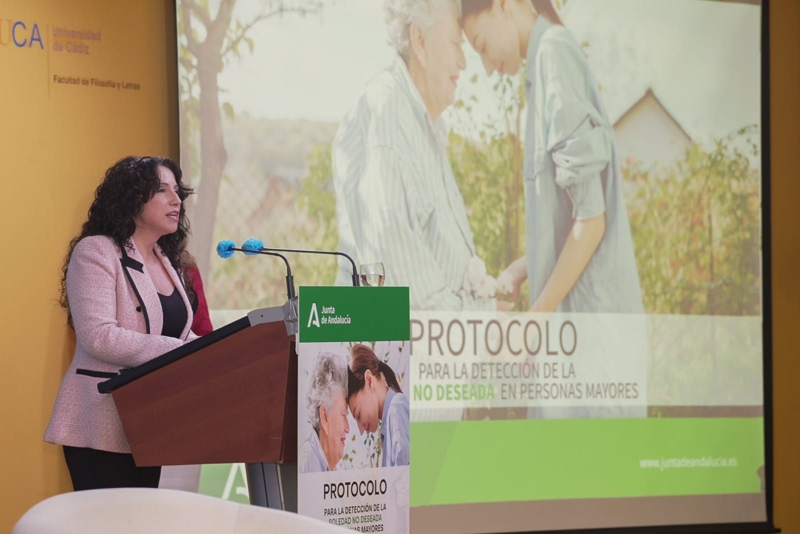 Andalucía presenta un plan pionero para detectar y combatir la soledad no deseada de los mayores. Foto: Europa Press 