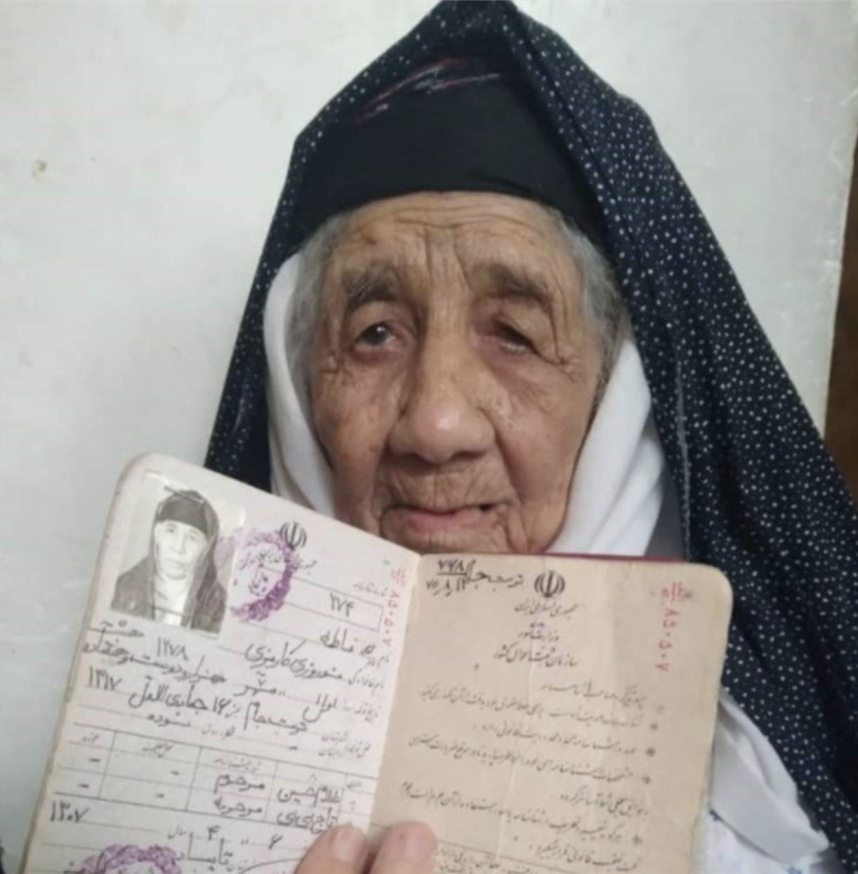 La mujer más longeva del mundo tiene 122 años y vive en Irán. Foto: Twitter