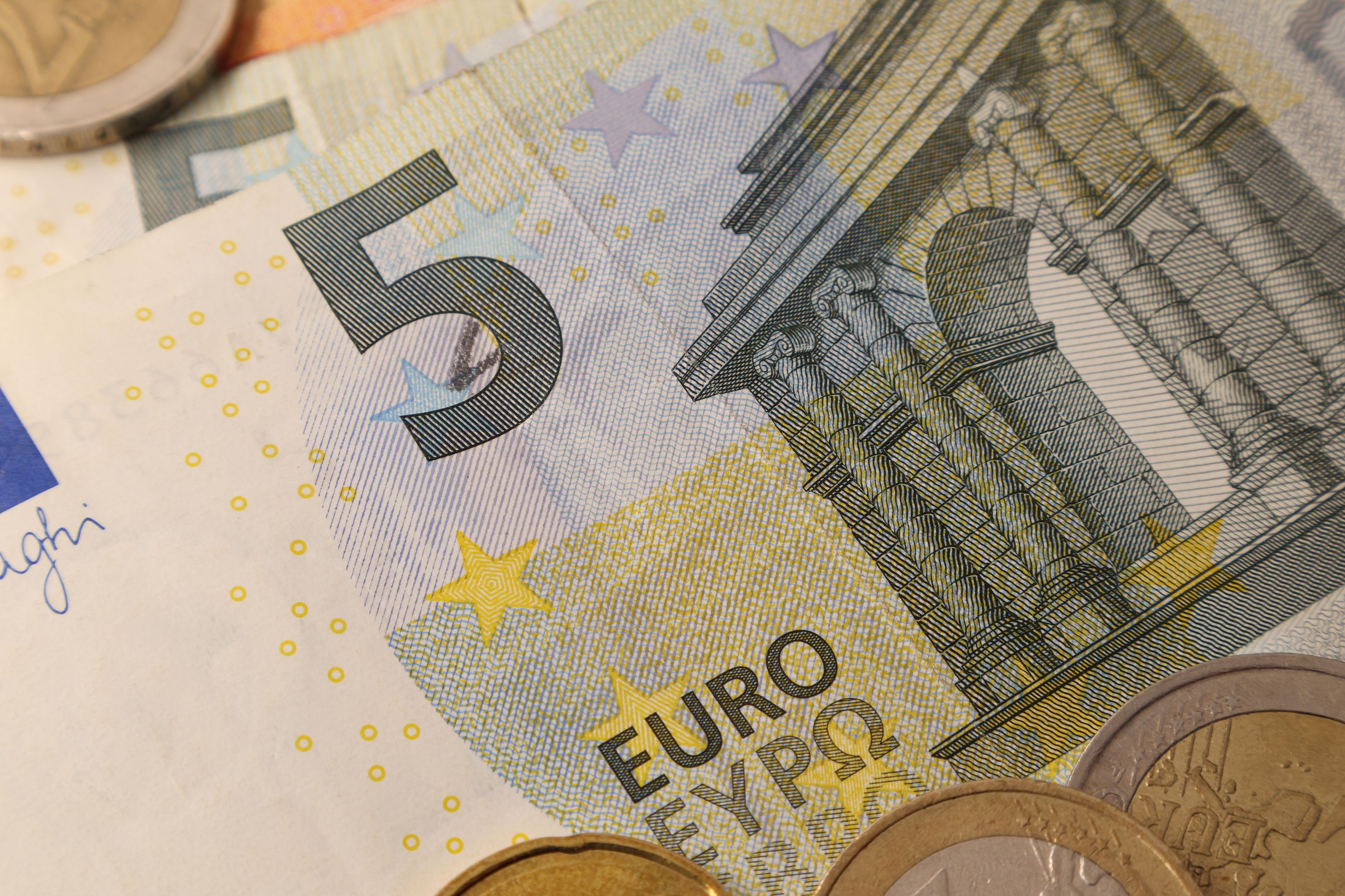 La sorprendente carta con cinco euros que recibió un bar de O Pino La sorprendente carta con cinco euros que recibió un bar de O Pino