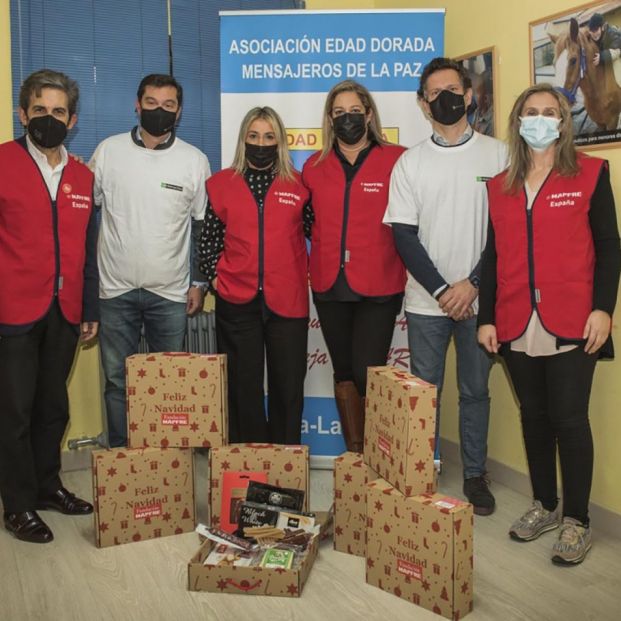 Fundación MAPFRE entrega 1.000 cestas de navidad a personas mayores que viven solas