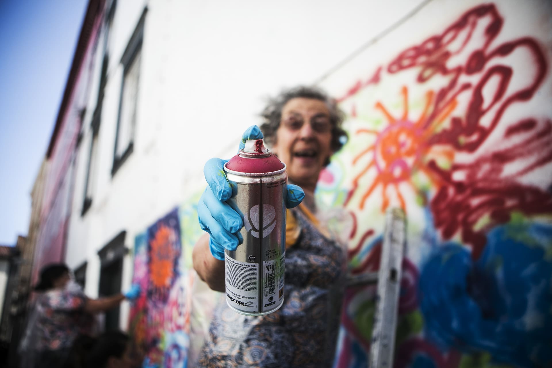 Lata 65: las 'abuelas grafiteras' que derriban muros... pintándolos