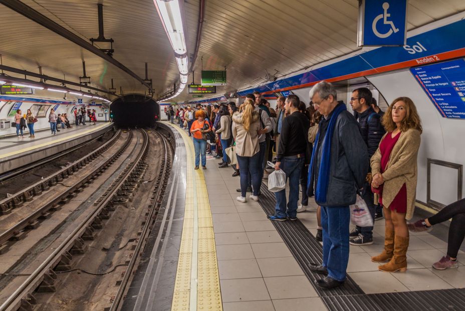 metro madrid personas