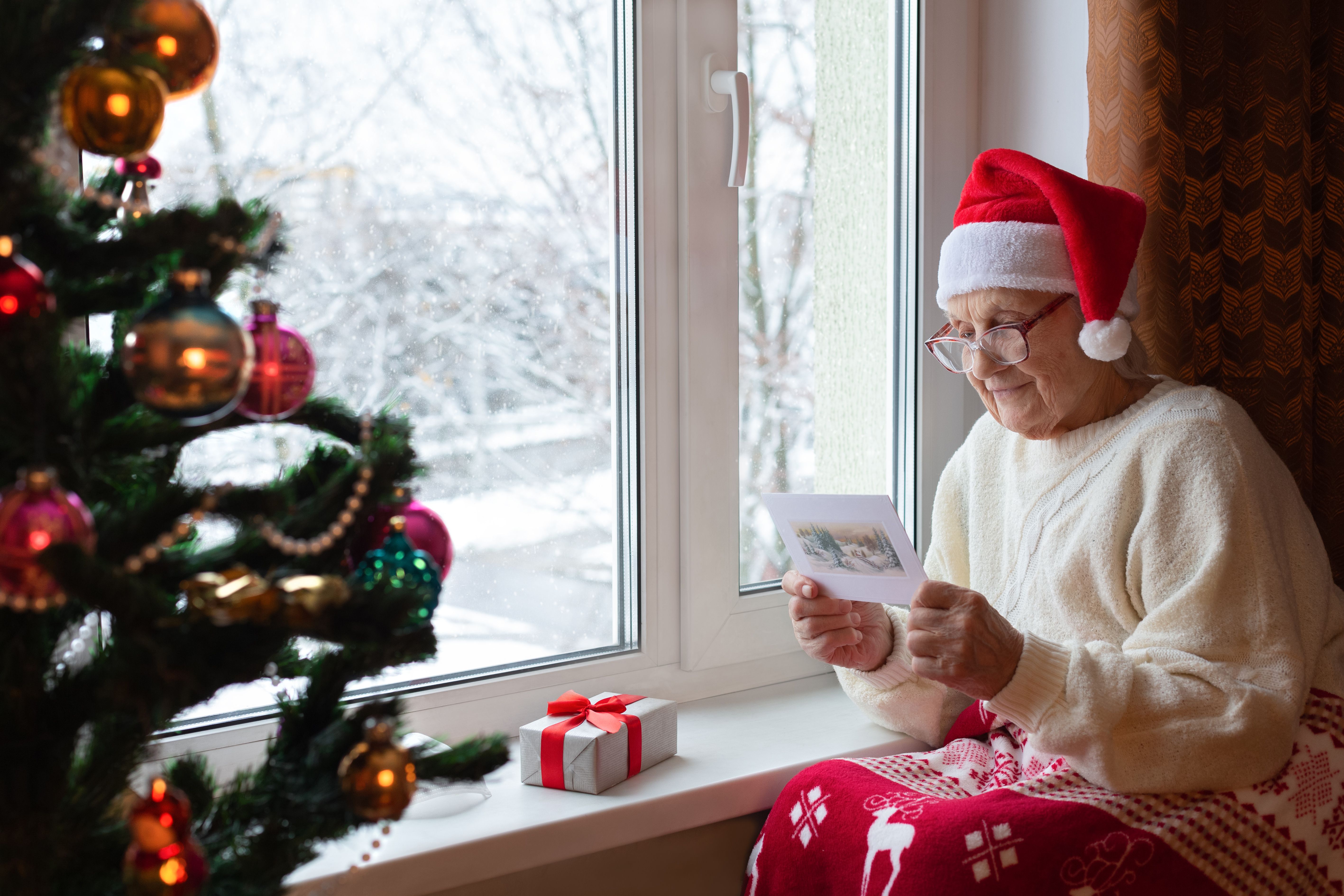 'Una carta, un abrazo', la campaña por la que 1.400 alumnos enviarán cartas a mayores en soledad. Foto: Bigstock