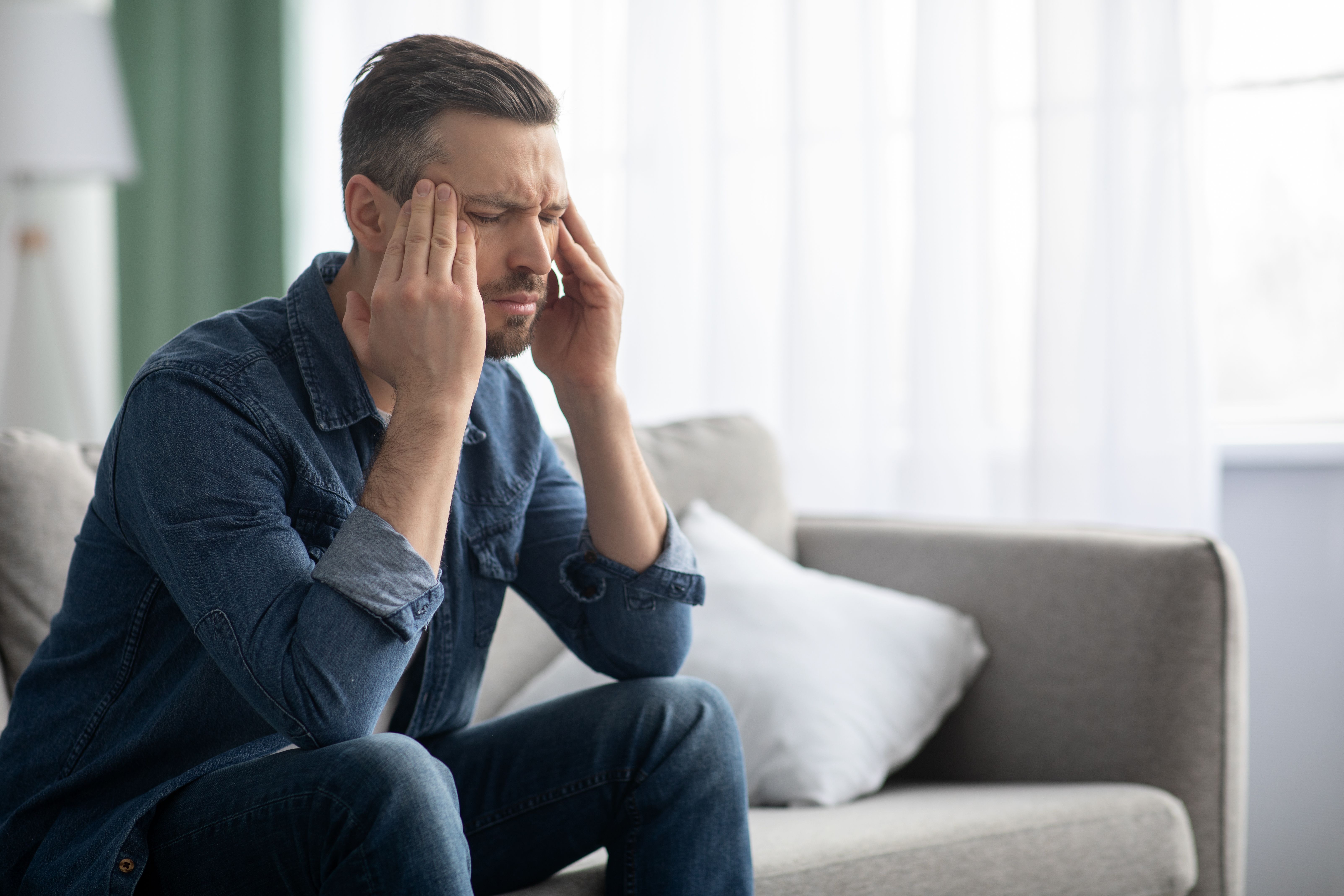 Cuidado: algunos síntomas de la variante ómicron pueden confundirse con los de una resaca