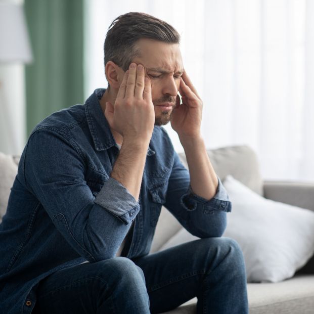 Cuidado: algunos síntomas de la variante ómicron pueden confundirse con los de una resaca